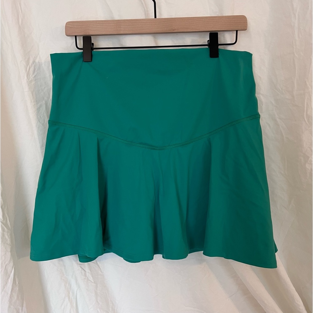 Maternity Old Navy Roll-over waist power soft skort in clover green size s.